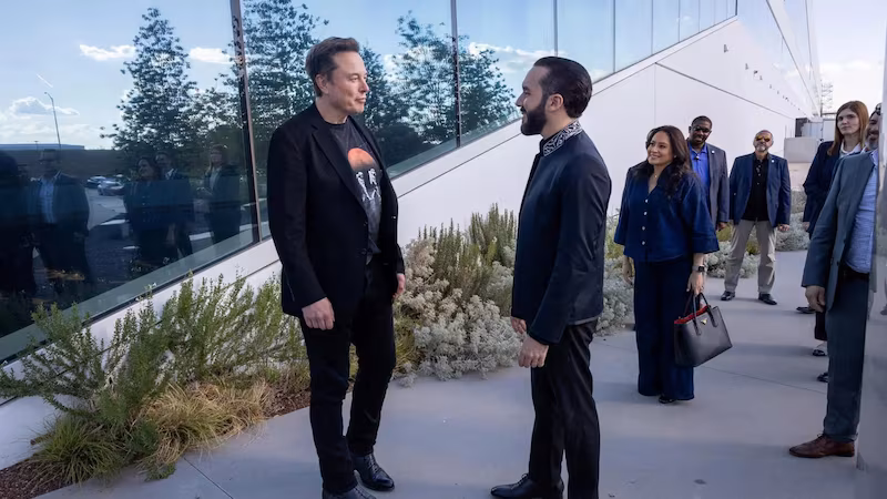 Musk y Bukele impulsan revolución digital: Grok llegará a las aulas salvadoreñas
