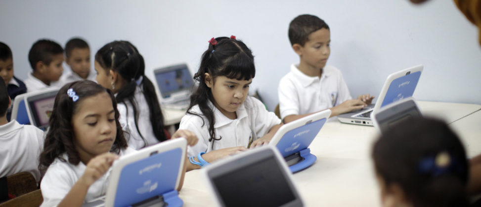 ¿Sumar más tecnología realmente mejora el aprendizaje en el aula?